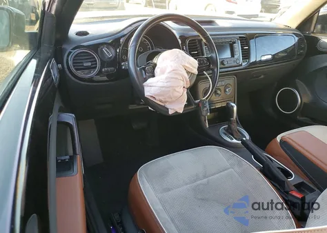 2015 Volkswagen Beetle 1.8T z USA, uszkodzony, nr VIN 3VWF17AT4FM652471